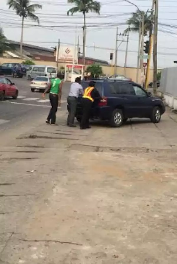 Police Woman Helps Push A Car Out Of The Road [See Photos]